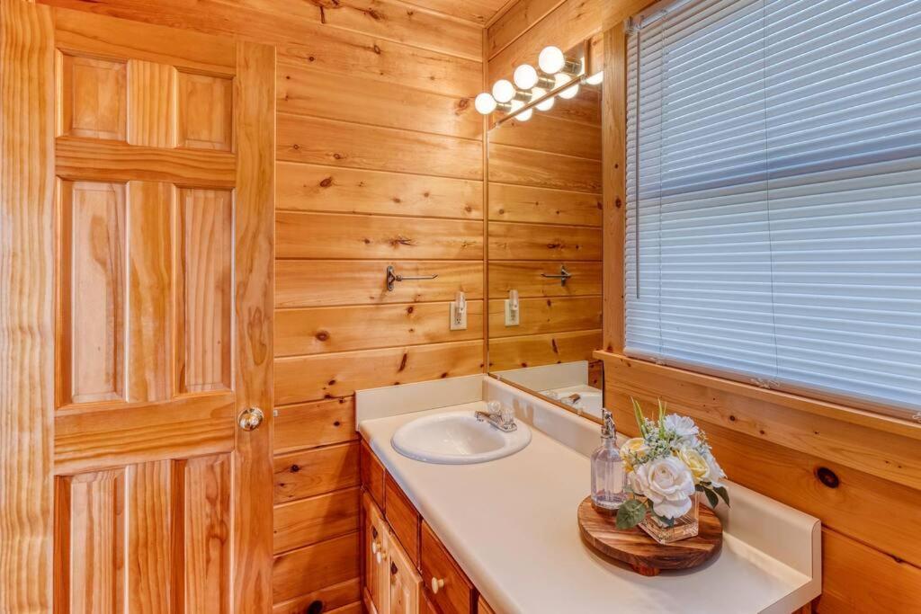 Mtn Cabin Sleeps 10 - 5 Mins To Fishing & Camping Ellijay Exterior photo